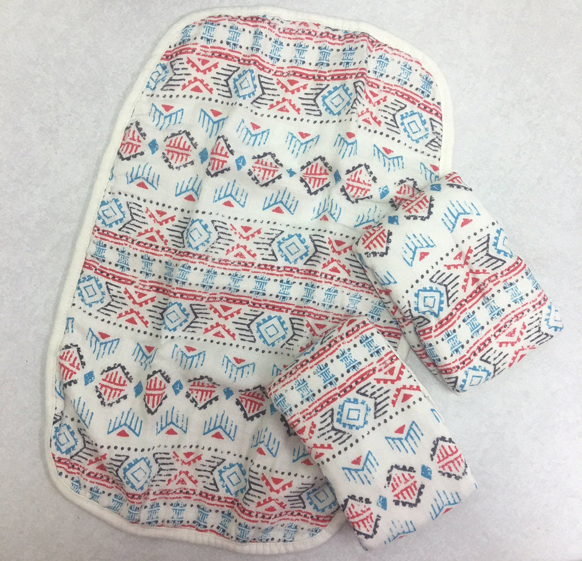 3 pack Muslin Burp Cloths, 4 layers of soft muslin, very soft and absorbant, nice large size